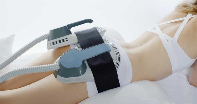 Muscle building session and remove fat from the buttocks with EMSculpt